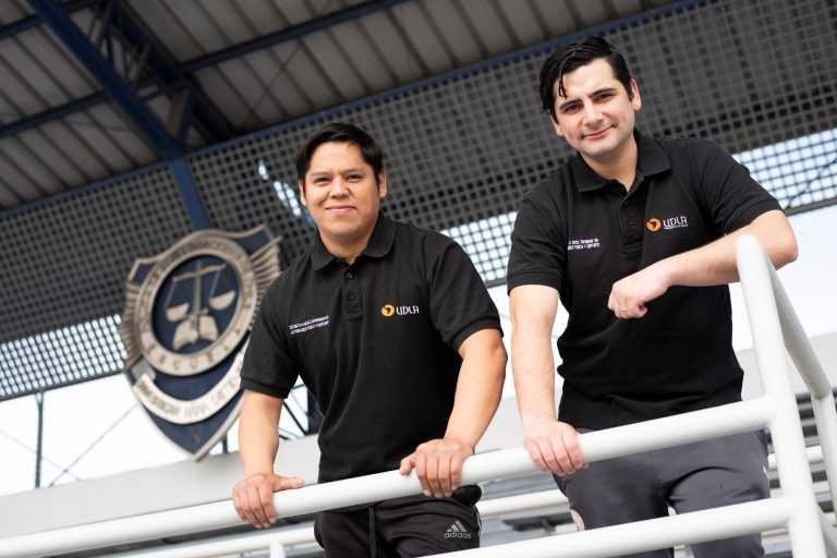 Estudiantes del Instituto del Deporte lideran proyecto sobre taller de lengua de señas en la Policía de Investigaciones de Chile