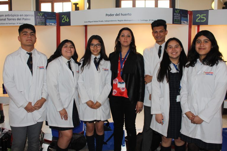 Egresada de Pedagogía en Biología y Ciencias Naturales lideró dos proyectos en la 49° versión de la Feria Científica Nacional Juvenil 2019
