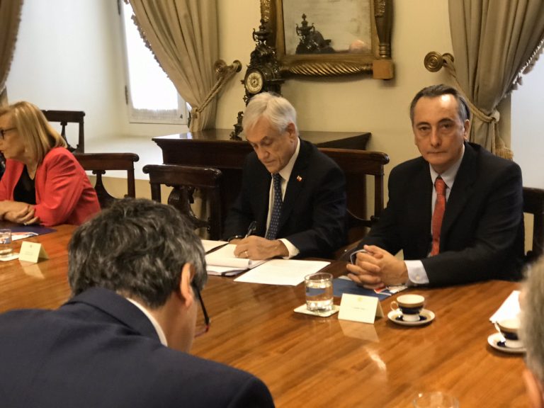 Decano de la Facultad de Ciencias de la Salud asiste a reunión de trabajo en La Moneda para evaluar medidas por coronavirus