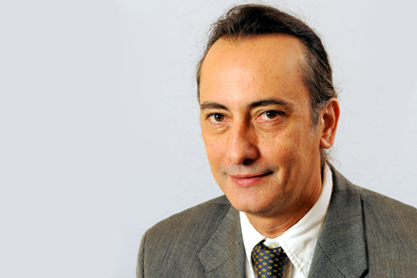 Osvaldo Artaza asume como Decano de la Facultad de Ciencias Sociales