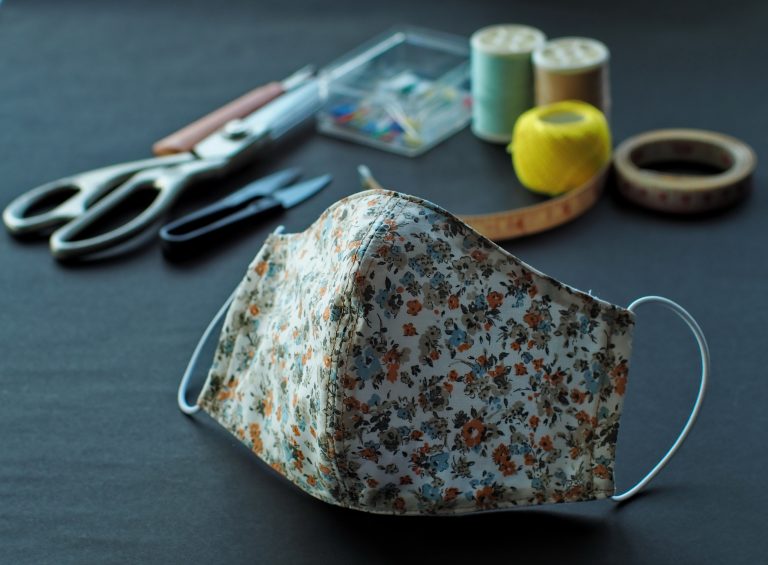 Aprende a fabricar tu propia mascarilla con UDLA