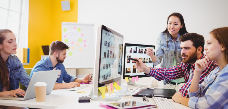Carrera de Publicidad reunió a comunidad estudiantil en torno al conversatorio «Stop & Go, lo único seguro es el cambio»