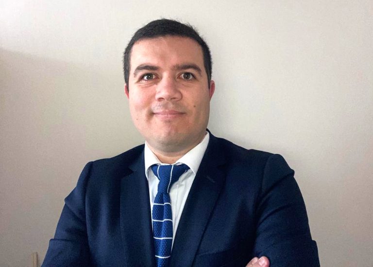 Académico de UDLA presenta artículo sobre desarrollo de habilidades sociales en los docentes durante la pandemia