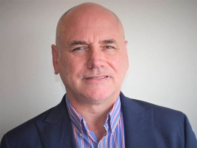 Director del Departamento de Salud Comunitaria analiza junto a expertos internacionales el posible retorno a clases presenciales para niños y adolescentes