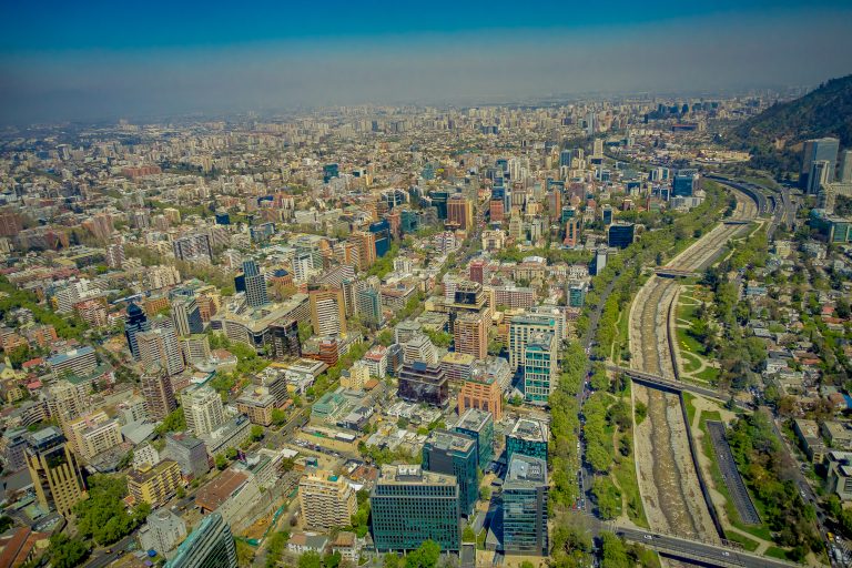 Conversatorio de Escuela de Construcción analizó desafíos en vivienda, movilidad y ciudad en el proceso constituyente