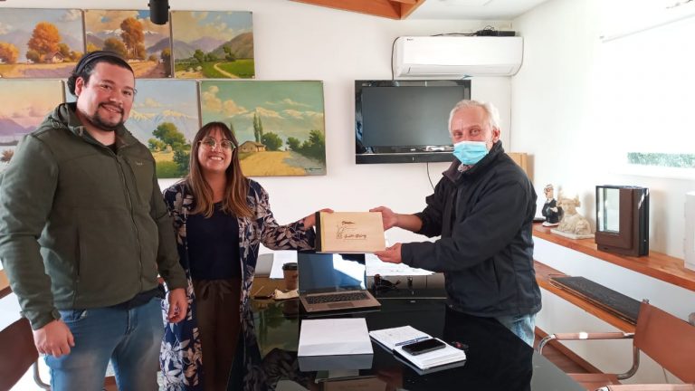 Egresada de la carrera de Relaciones Públicas UDLA entrega nueva imagen visual y conceptual a Fundación Santos Chávez