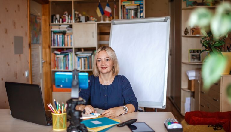 Docentes y académicos de Sede Viña del Mar conmemoraron su día con charla sobre restauración de iglesias del altiplano chileno