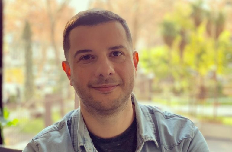 Egresado de la carrera de Publicidad es reconocido como Miembro de Honor por las Naciones Unidas de las Artes y las Ciencias