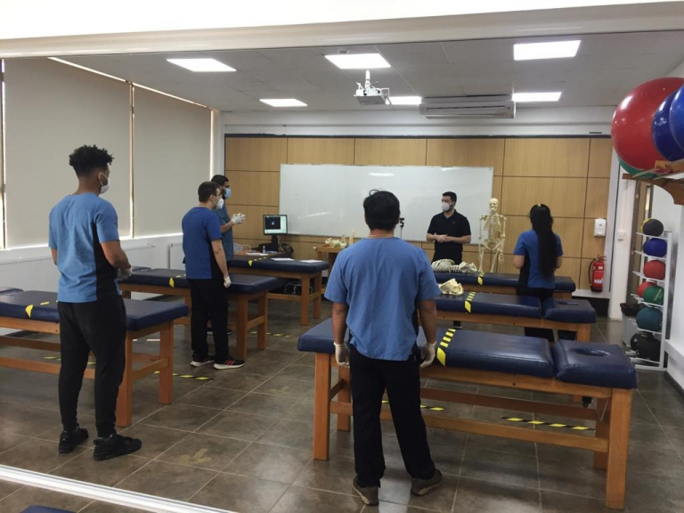 Estudiantes de Kinesiología, Enfermería y Medicina Veterinaria retornan a clases presenciales y voluntarias en Sede Concepción