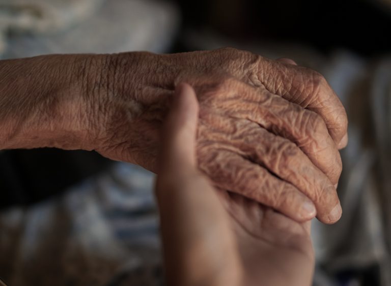 Primera investigación conjunta de la Facultad de Salud y Ciencias Sociales sobre muerte en condiciones de dignidad es publicada en Revista Acta Bioethica