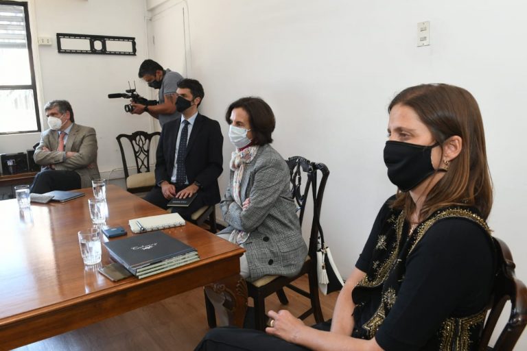 Rectora Pilar Romaguera participa en reunión del Ministerio de Educación sobre retorno a actividades presenciales