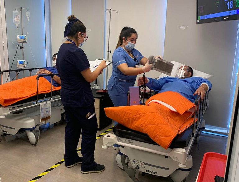 Centro de Simulación Hospitalaria UDLA ofrece prácticas interdisciplinarias a estudiantes de la Facultad de Salud y Ciencias Sociales