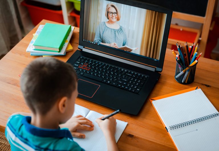 Directora de Escuela de Educación Parvularia expone en Congreso Internacional de Educación e Innovación Coimbra