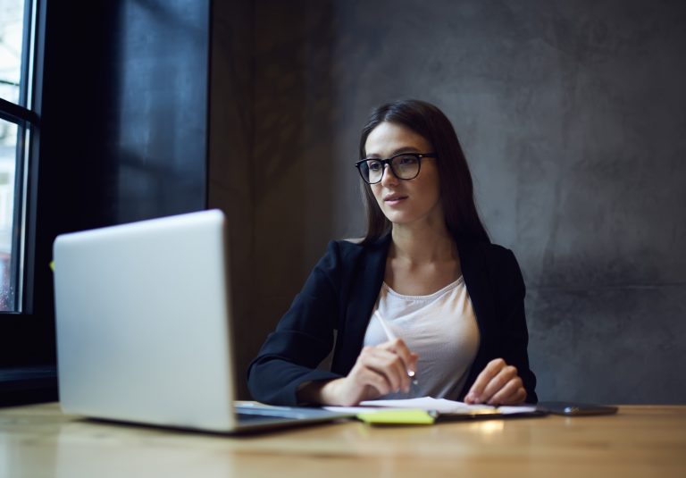 Estudiantes conocieron la evolución de la traducción audiovisual y el subtitulaje en charla organizada por Sede Viña del Mar