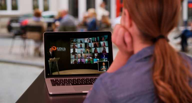 Universidad de Las Américas realiza por primera vez ceremonias de titulación virtual