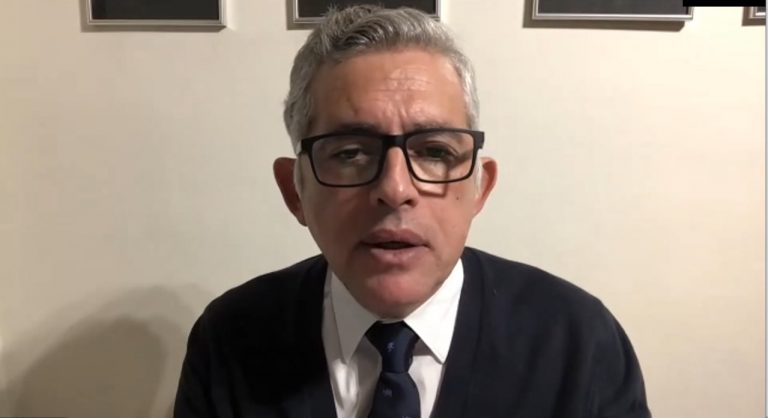 Representante de la Universidad de Granada realiza charla sobre educación post pandemia en reunión académica ampliada de Sede Santiago