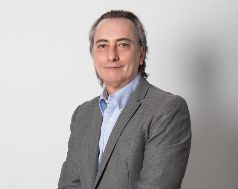 Columna segundo semestre 2023: Osvaldo Artaza, Decano de la Facultad de Salud y Ciencias Sociales UDLA