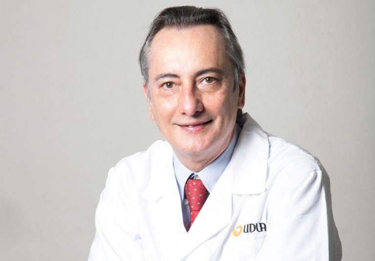 Decano de la Facultad de Salud y Ciencias Sociales, Osvaldo Artaza, expone sobre Humanización en Salud en seminario internacional