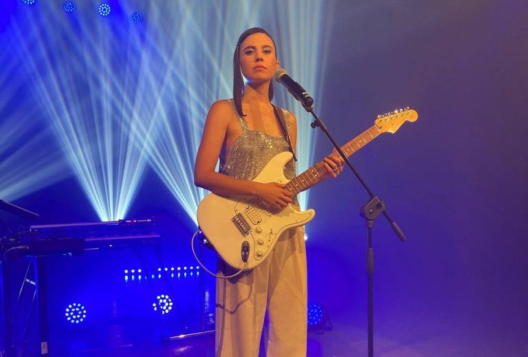 Javiera Mena entregó un gran espectáculo en el Día del Novato organizado por la Dirección de Asuntos Estudiantiles