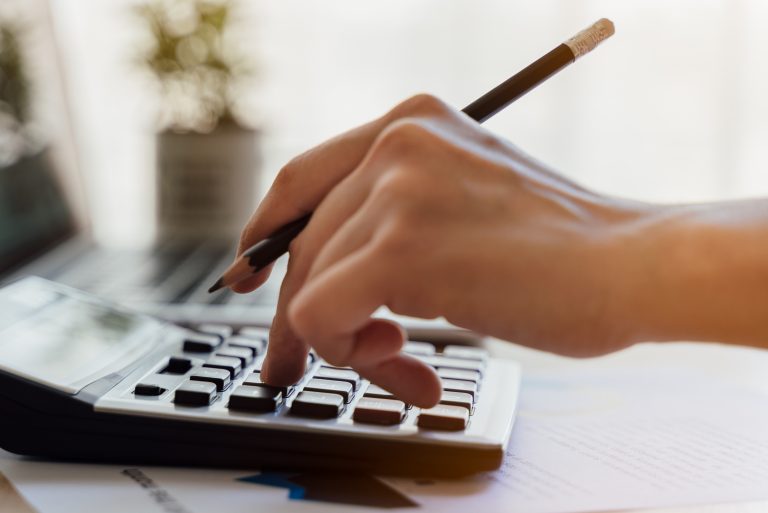 Escuela de Auditoría entrega claves a personas naturales para realizar su Declaración de Renta 2021