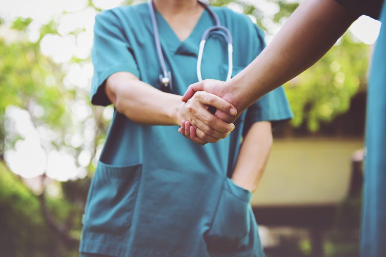 TNS en Enfermería destaca la importancia del autocuidado emocional en trabajadores de la salud en tiempos de pandemia