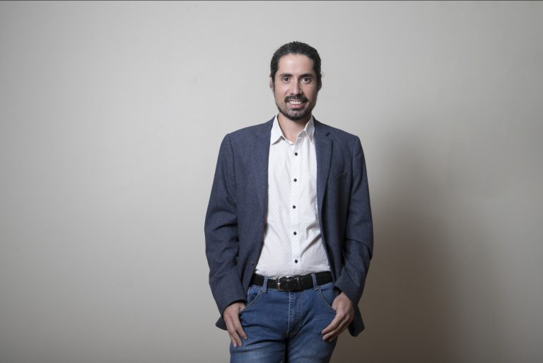 Académico de la Escuela de Psicología presentó su libro «¿El psicoanálisis es scientia sexualis? Placer, trauma y acto en la obra de Lacan»