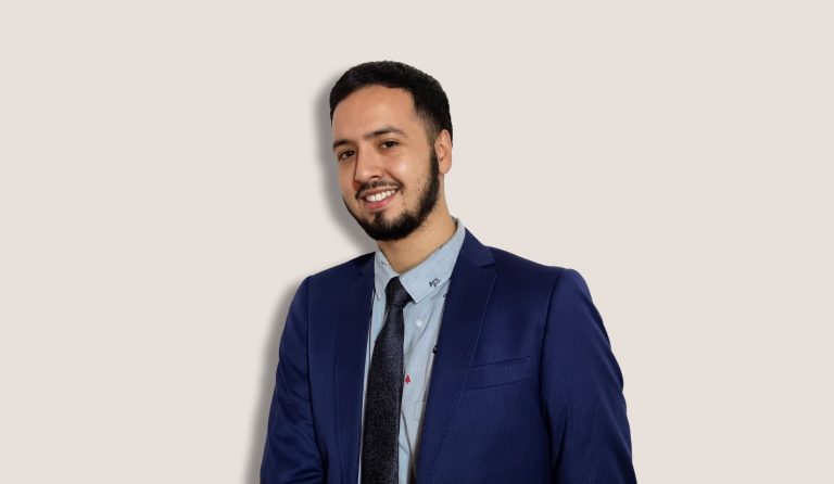 Egresado impulsa empresa de coaching gracias a los Fondos Concursables “Emprende UDLA”: “Ofrecemos mucho más que solo enseñanza”