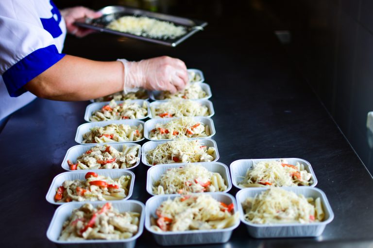 Emprendedores de Sercotec de la comuna de Maipú asisten a capacitación sobre la elaboración de alimentación en contexto de pandemia