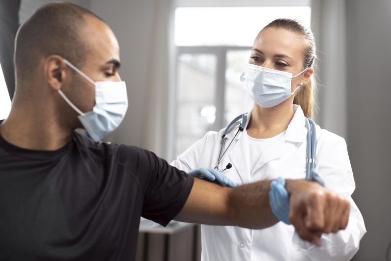 Estudiantes, académicos UDLA y expertos nacionales exponen en II Jornada de Investigación de la Escuela de Kinesiología