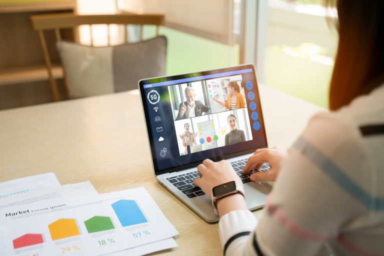 Primera sesión del Consejo de Egresados permite una instancia de diálogo y reflexión con exestudiantes de la Sede Santiago