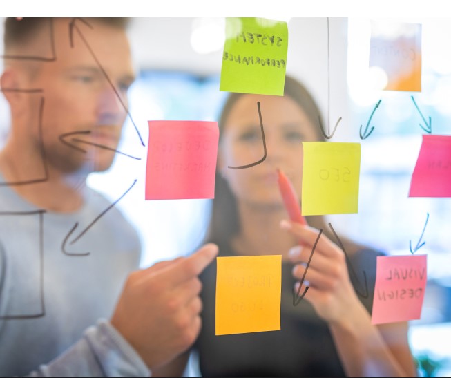 Dirección de Egresados y Empleabilidad realiza taller de acompañamiento para postulantes a los Fondos Concursables “Emprende UDLA”