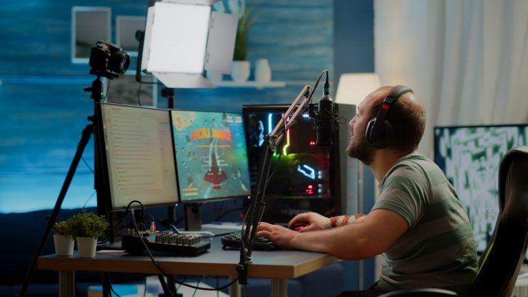 Reconocido localizador internacional de videojuegos expone en charla de Traducción e Interpretación en Inglés