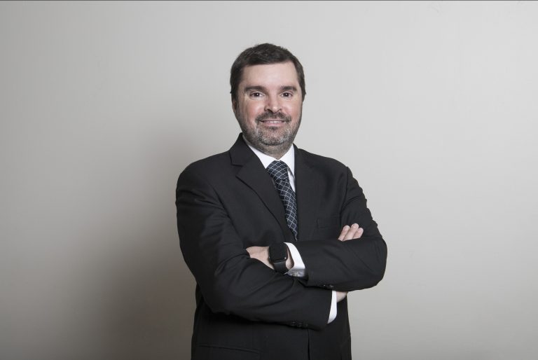 Columna del Decano Daniel Montalva: «Innovación, calidad y tecnología: principales ejes de la Facultad de Derecho UDLA»