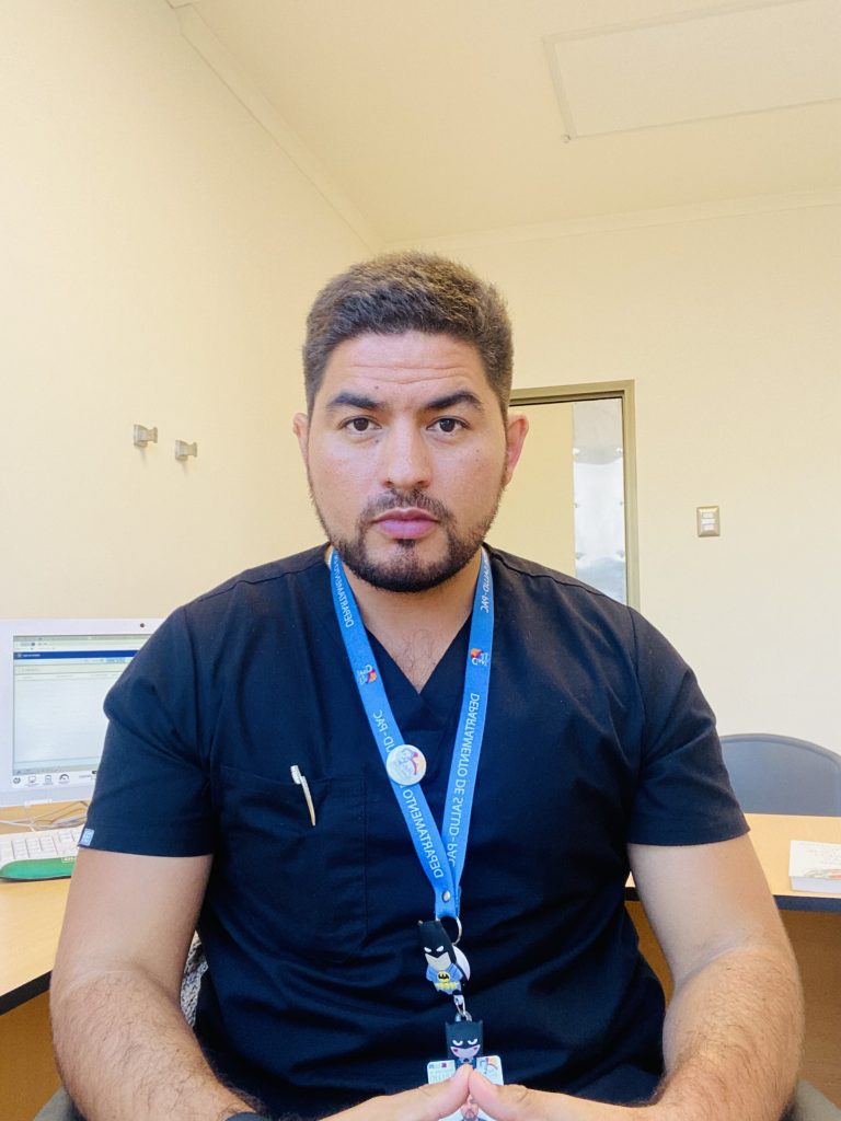 Egresado destacado de la Facultad de Salud y Ciencias Sociales:  “Destaco el compromiso comunitario de los docentes de la carrera”