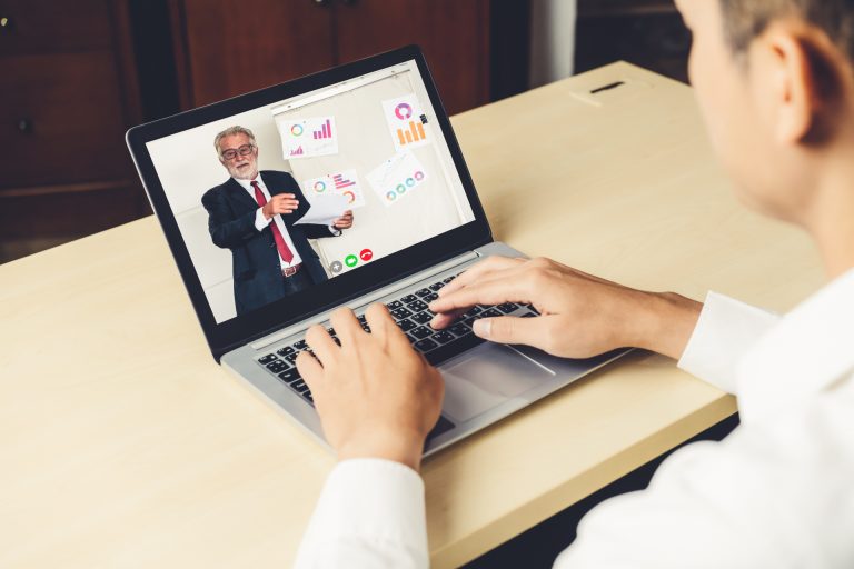 En seminario, Escuela de Auditoría junto a Capic reúnen a investigadores nacionales e internacionales en torno al emprendimiento y las Pymes