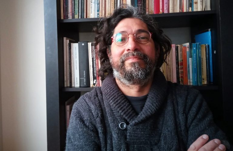 Docente de la Facultad de Educación publica segunda edición de su libro “La Marcha de los Sueños”