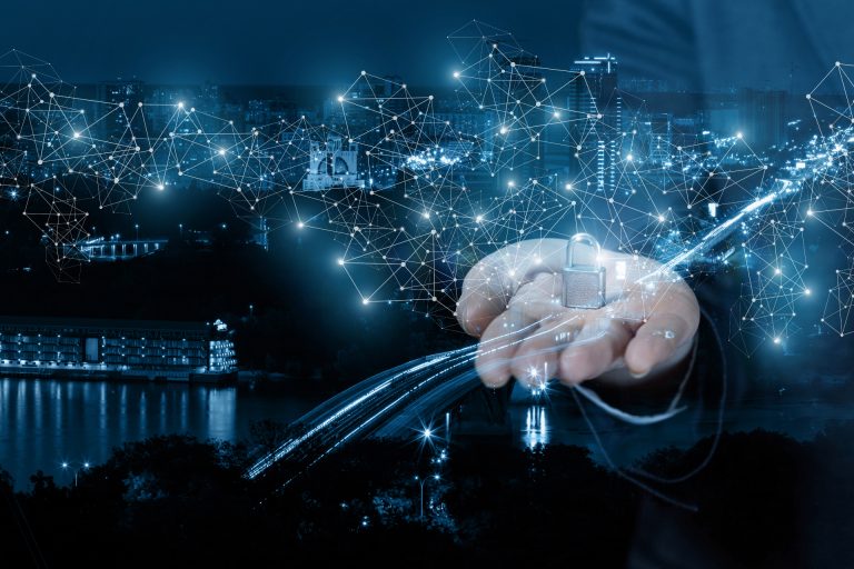 Carrera de Publicidad realiza conversatorio sobre responsabilidad digital y los desafíos del marketing