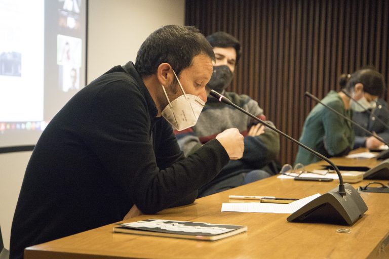 Director del Núcleo de Lenguaje y Creación publica libro sobre la historia de la Bienal de Arquitectura en Chile