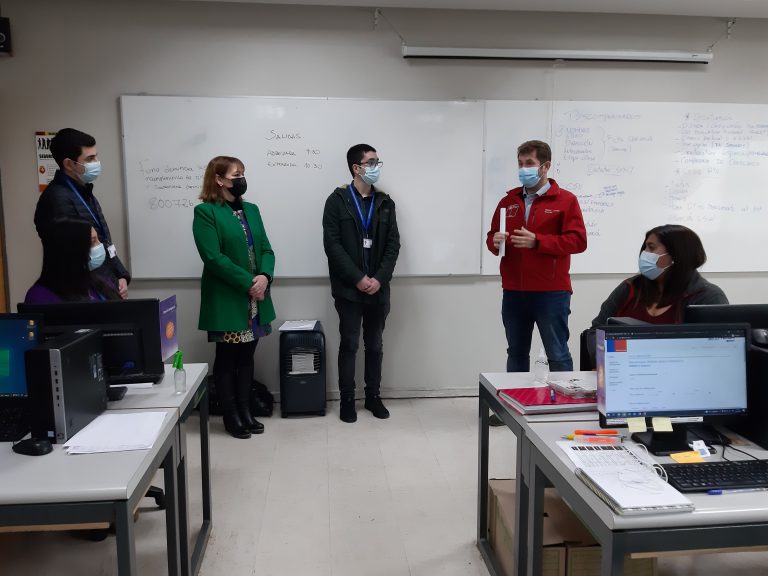 Seremi de Salud de Valparaíso visita centro de logística de control de aislamiento domiciliario y residencias sanitarias que labora desde Sede Viña del Mar