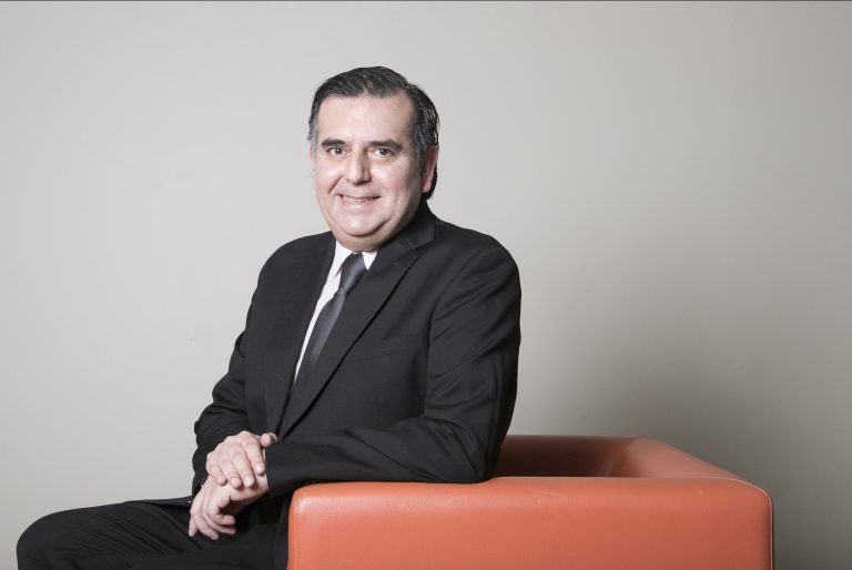 Director de Carrera de Trabajo Social participa como conferencista en VIII Cumbre de Trabajo Social de Perú