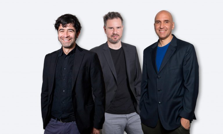 Decano y académicos de la Facultad de Arquitectura, Diseño y Construcción presentan investigación “Telaraña” en el Centro Cultural España