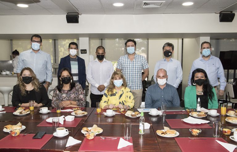 Escuela de Hotelería y Turismo conversa con grupo de empleadores sobre actualización, malla curricular y Perfil de Egreso