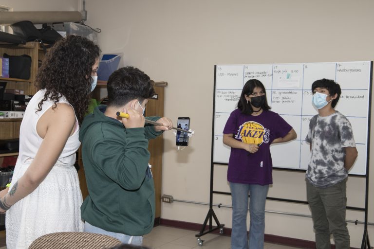 Escuela de Periodismo UDLA realiza workshop a estudiantes de colegio “Marcelino Champagnat”
