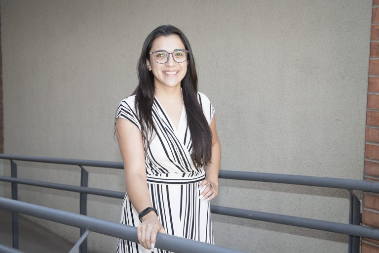 Egresada UDLA destaca como coach de aprendizaje inteligente: “Las herramientas tics aprendidas en UDLA son la base del conocimiento”