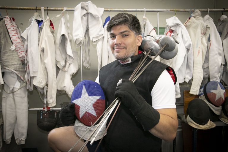 Egresado UDLA se prepara para defender a Chile en los Juegos Panamericanos 2023: “El apoyo que entrega UDLA a través de las becas deportivas es muy importante”