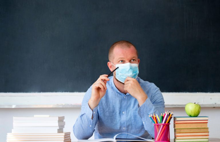 Con taller enfocado en el autocuidado, docentes y académicos de UDLA se reúnen para abordar este nuevo semestre presencial