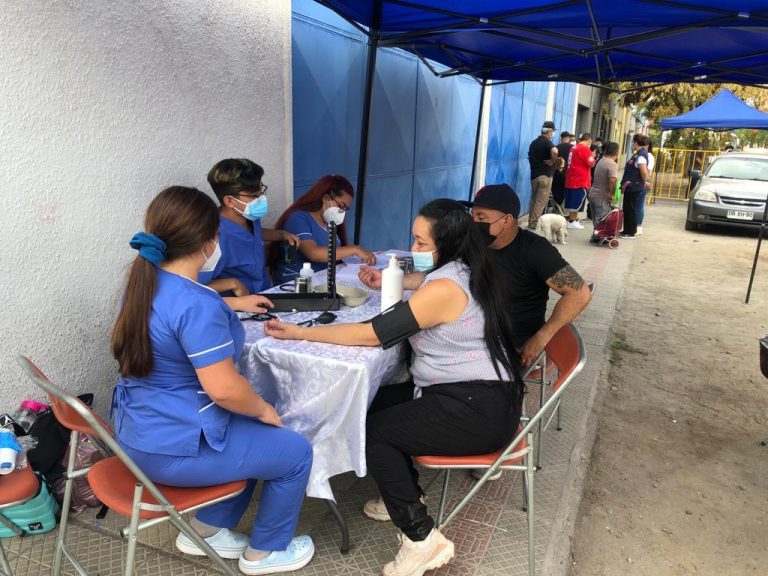 Estudiantes de Técnico Superior en Enfermería participan de jornada territorial en Barrio Viel Victoria de la comuna de Santiago