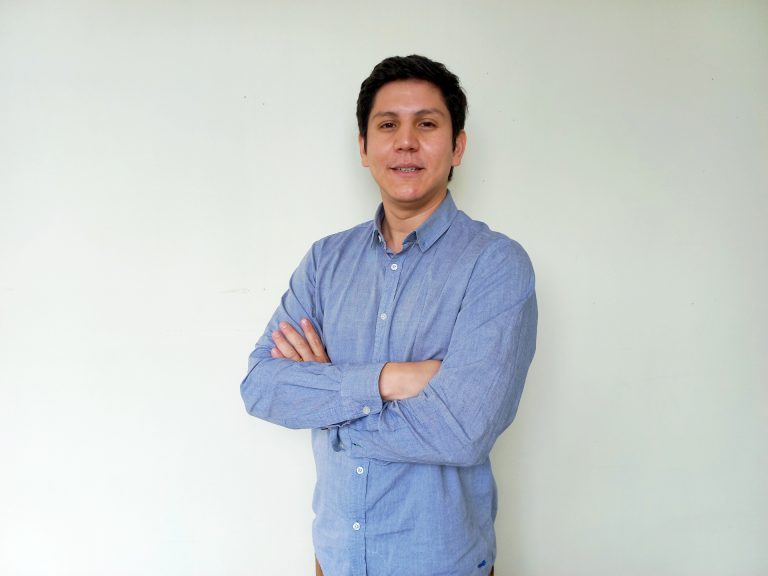 Egresado de Fonoaudiología ofrece innovador proyecto de protectores auditivos para deportes acuáticos