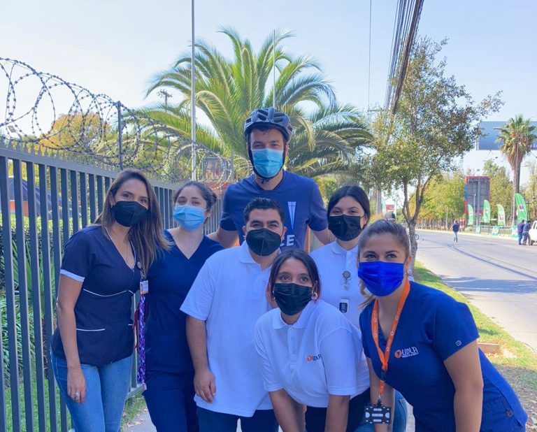 Aniversario de la Batalla de Maipú: Estudiantes de UDLA apoyan a través de evaluaciones y monitoreo a vecinos que participan en masiva cicletada