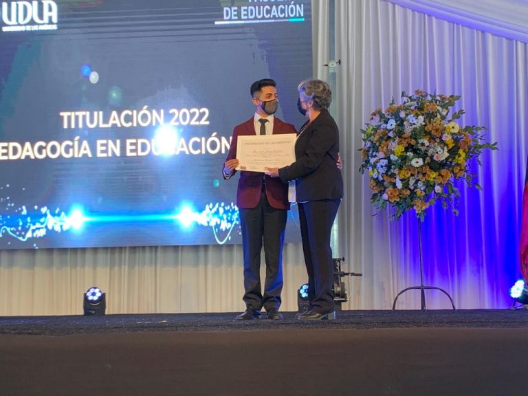 Egresados de la Facultad de Educación tuvieron su ceremonia de titulación en Campus La Florida
